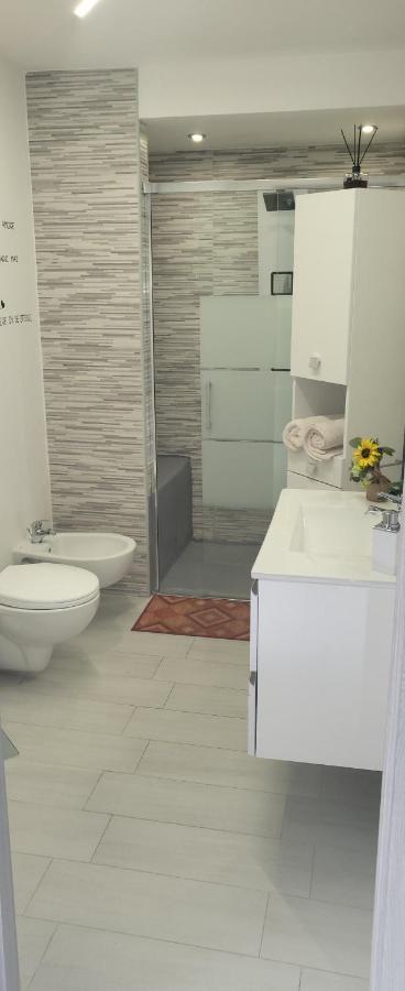 몰라디바리 Holithªy Molª B&B 외부 사진