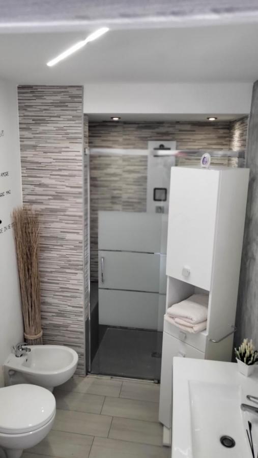 몰라디바리 Holithªy Molª B&B 외부 사진